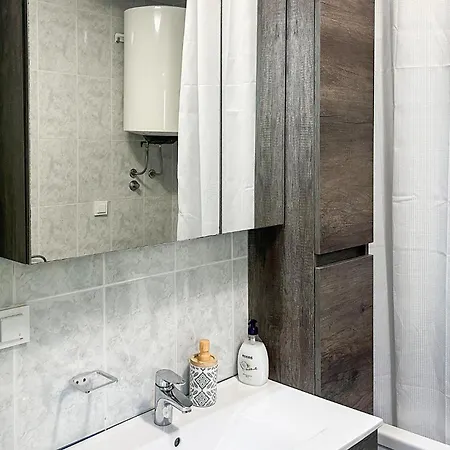 2 Bedroom Awesome In *