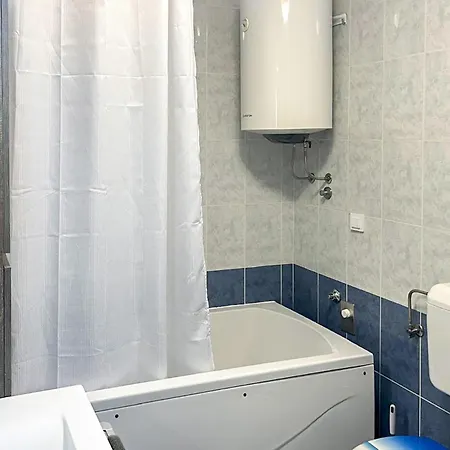 2 Bedroom Awesome In דירה *